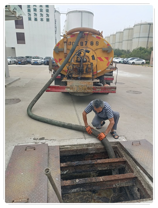 万山隔油池清掏